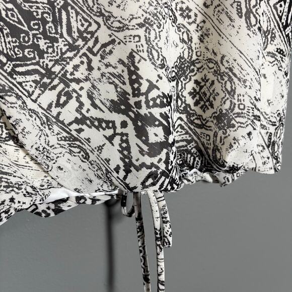 Roz & Ali Women's White & Black Patterned Boho Top - Size Large - Sheer Overlay - Picture 3 of 7